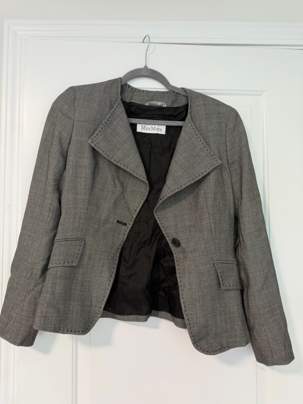 MaxMara Gray Tailored Blazer with Notched Collar